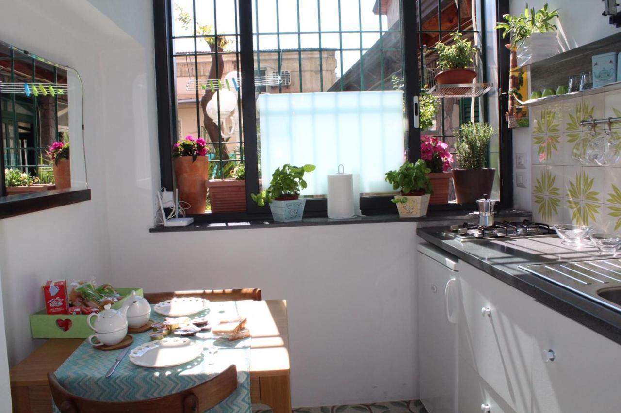 Dimora Via Col Vento Apartment Наполи Екстериор снимка